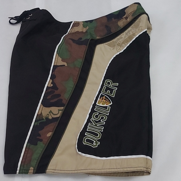 Quicksilver camo board shirts - size 33 - Picture 7 of 11